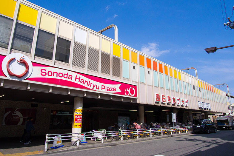 駅ビル「園田阪急プラザ」は現在閉鎖中だが、2023年秋以降にリニューアルオープン予定（写真／PIXTA）
